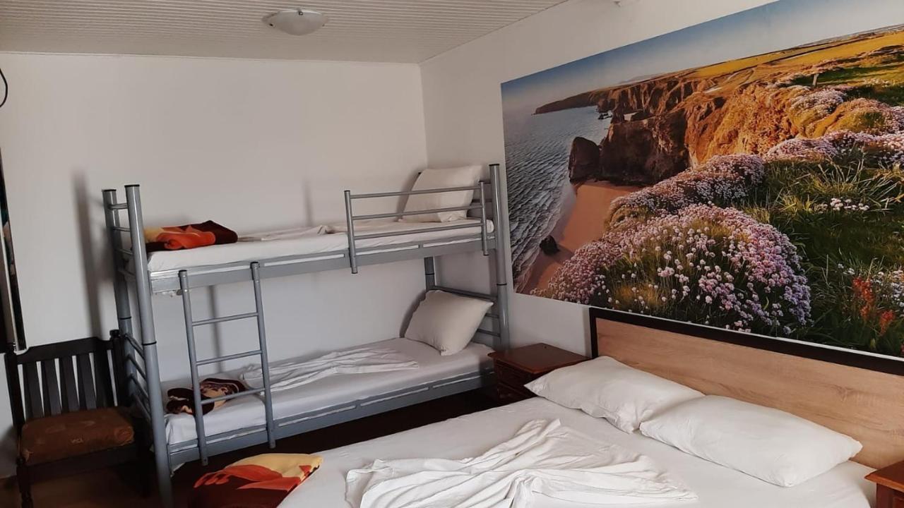 Casa Bucuria Hotel Костинещи Екстериор снимка