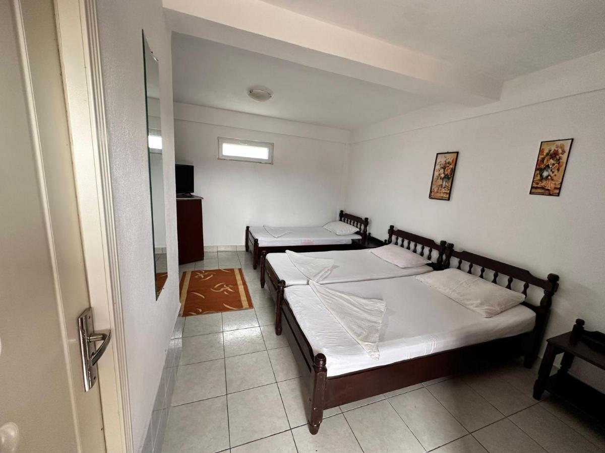Casa Bucuria Hotel Костинещи Екстериор снимка