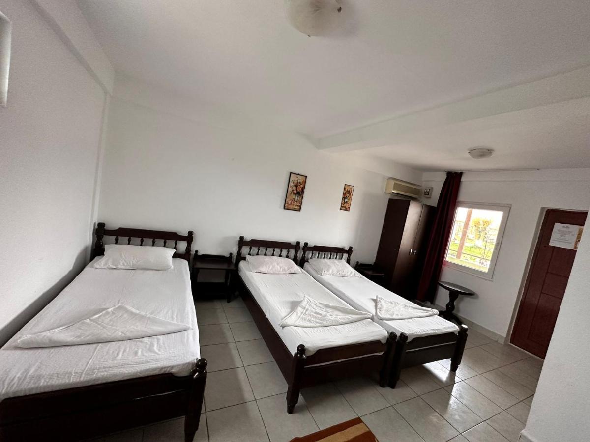 Casa Bucuria Hotel Костинещи Екстериор снимка