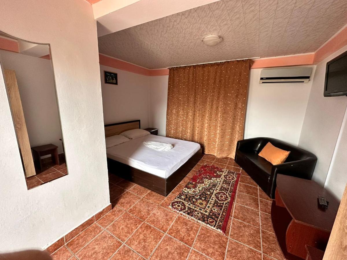 Casa Bucuria Hotel Костинещи Екстериор снимка