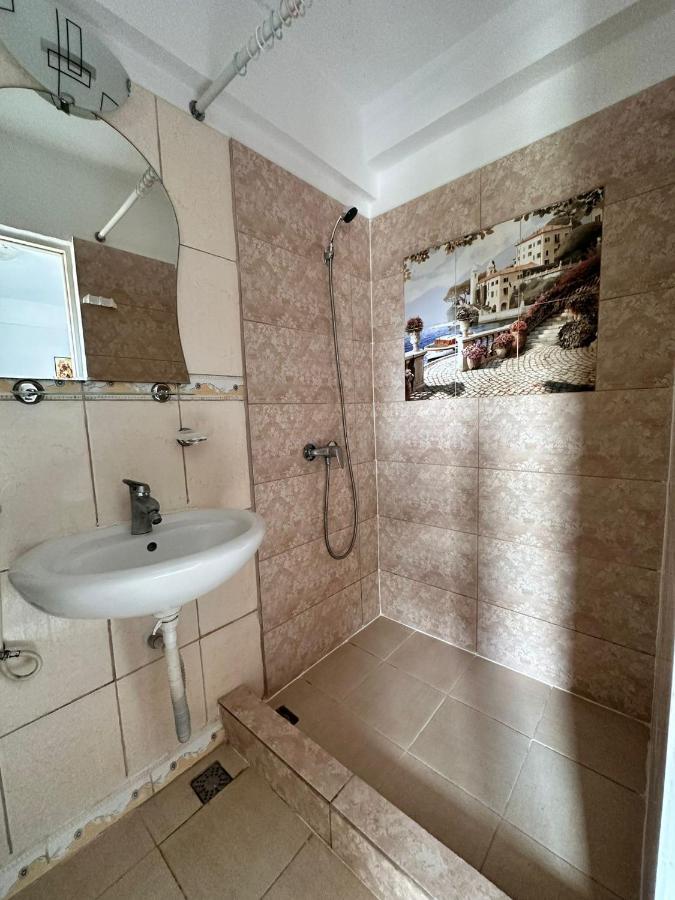 Casa Bucuria Hotel Костинещи Екстериор снимка