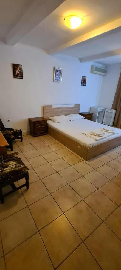 Casa Bucuria Hotel Костинещи Екстериор снимка